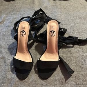 Size 8 black heels
